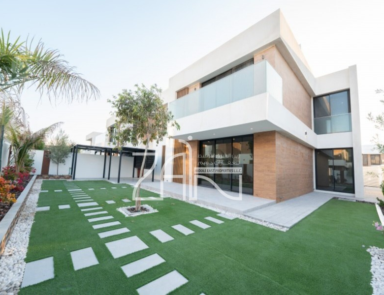 Vacant 4BR+M Villa | 2-Payment | Landscaped Garden