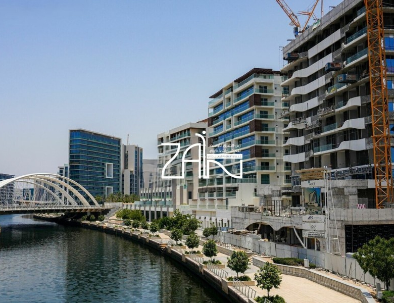Spacious Duplex |Full Canal View|Prime Location